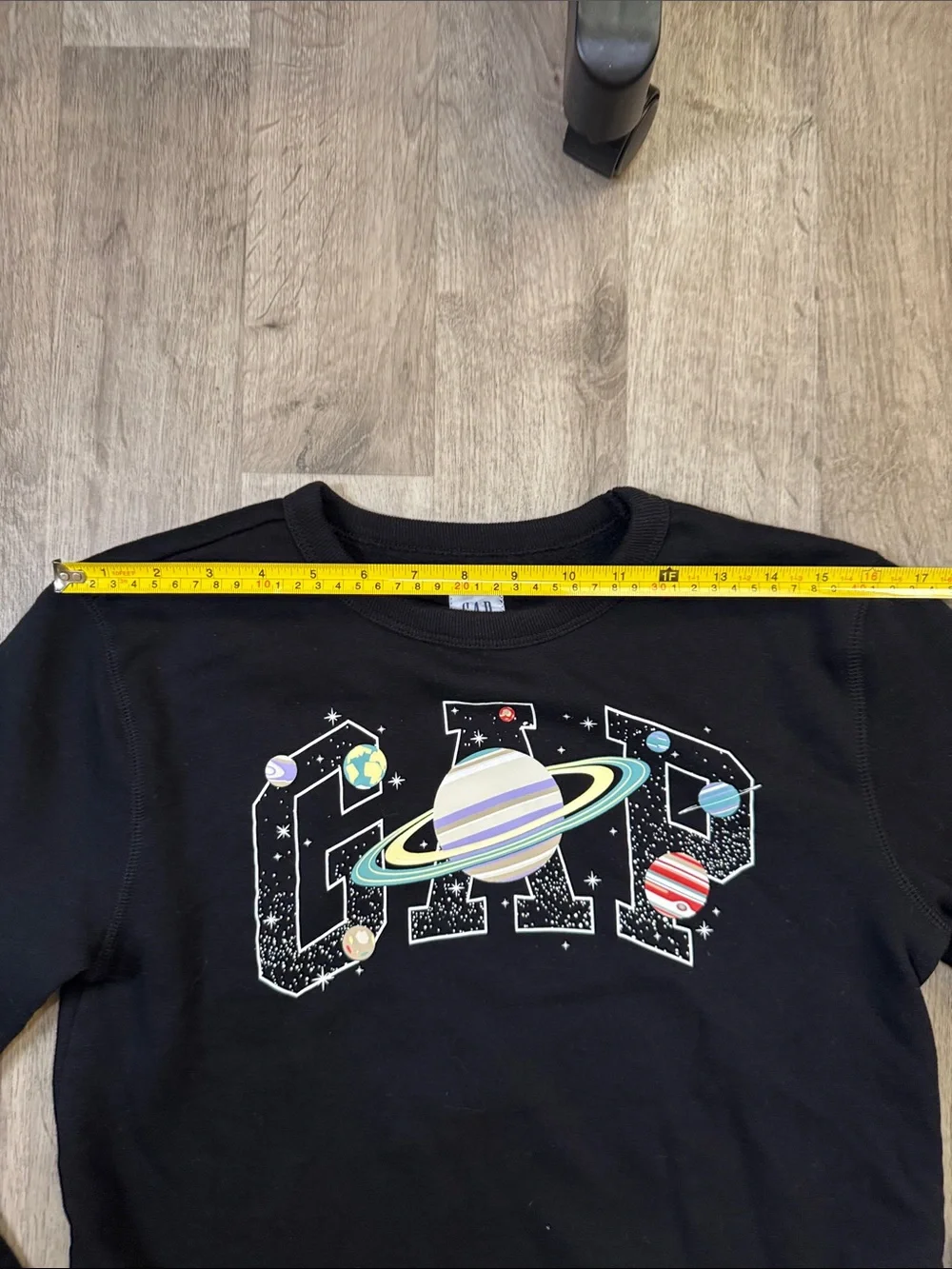 Kids GAP Black Crewneck Sweatshirt with Pastel Planet Graphic. Size XL